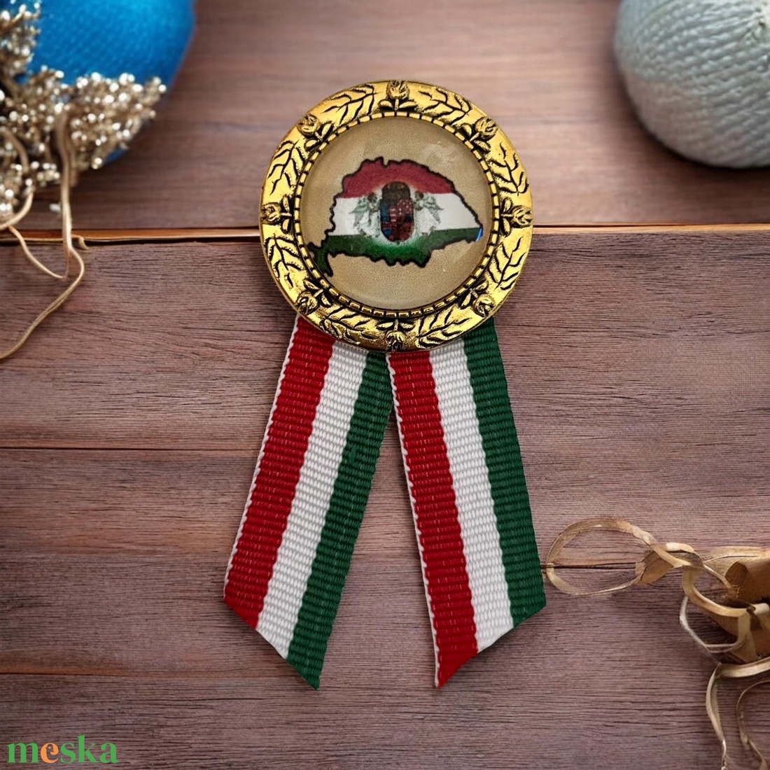 Üveglencsés kokárda Nagy Magyarország mintával 5727044 - ékszer - kitűző és bross - Meska.hu