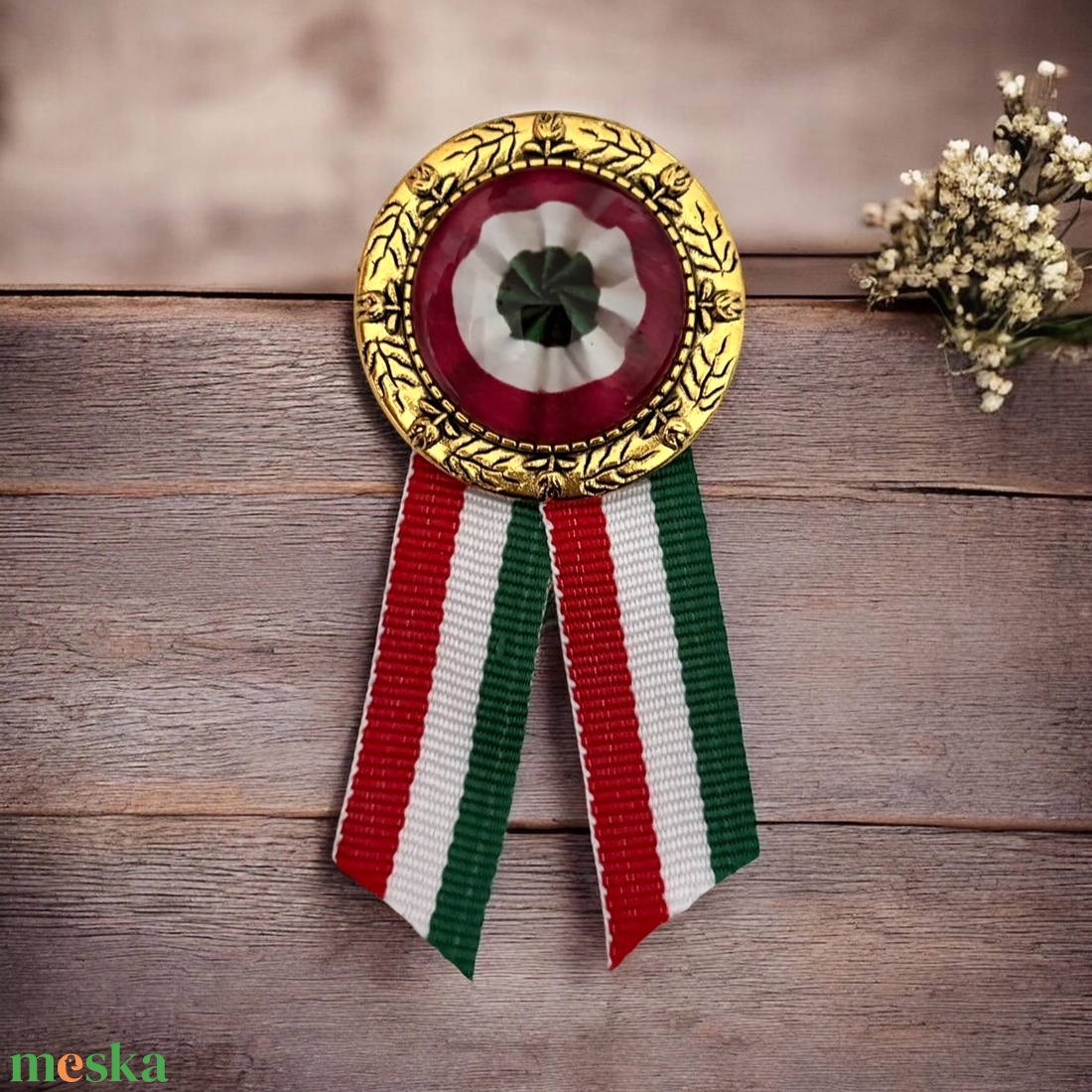Üveglencsés kokárda antik arany 5727046 - ékszer - kitűző és bross - Meska.hu