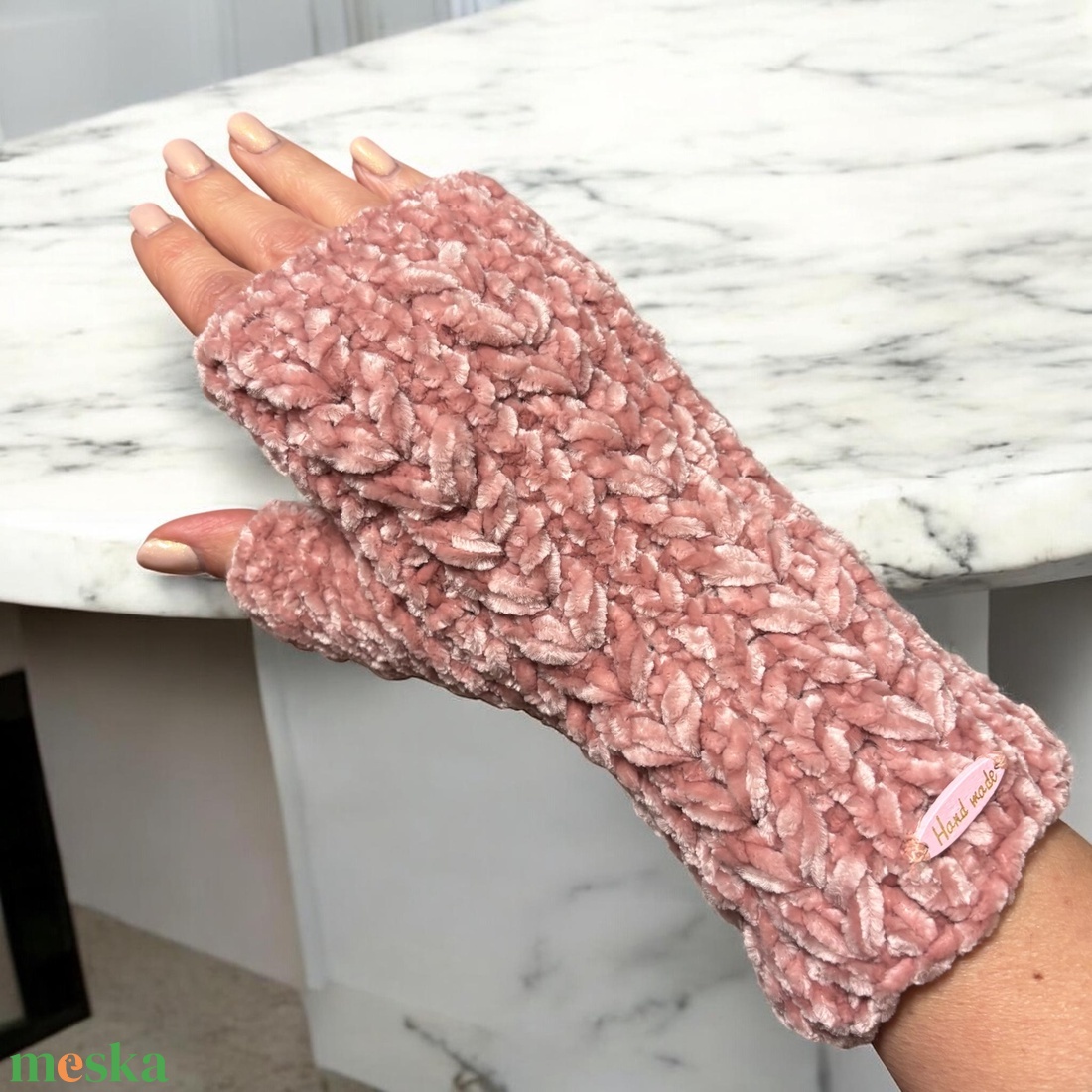 Női kötött kesztyű ujjvég nélkül mályva színű zsenília fonalból 5714634 - ruha & divat - sál, sapka, kendő - kesztyű - Meska.hu