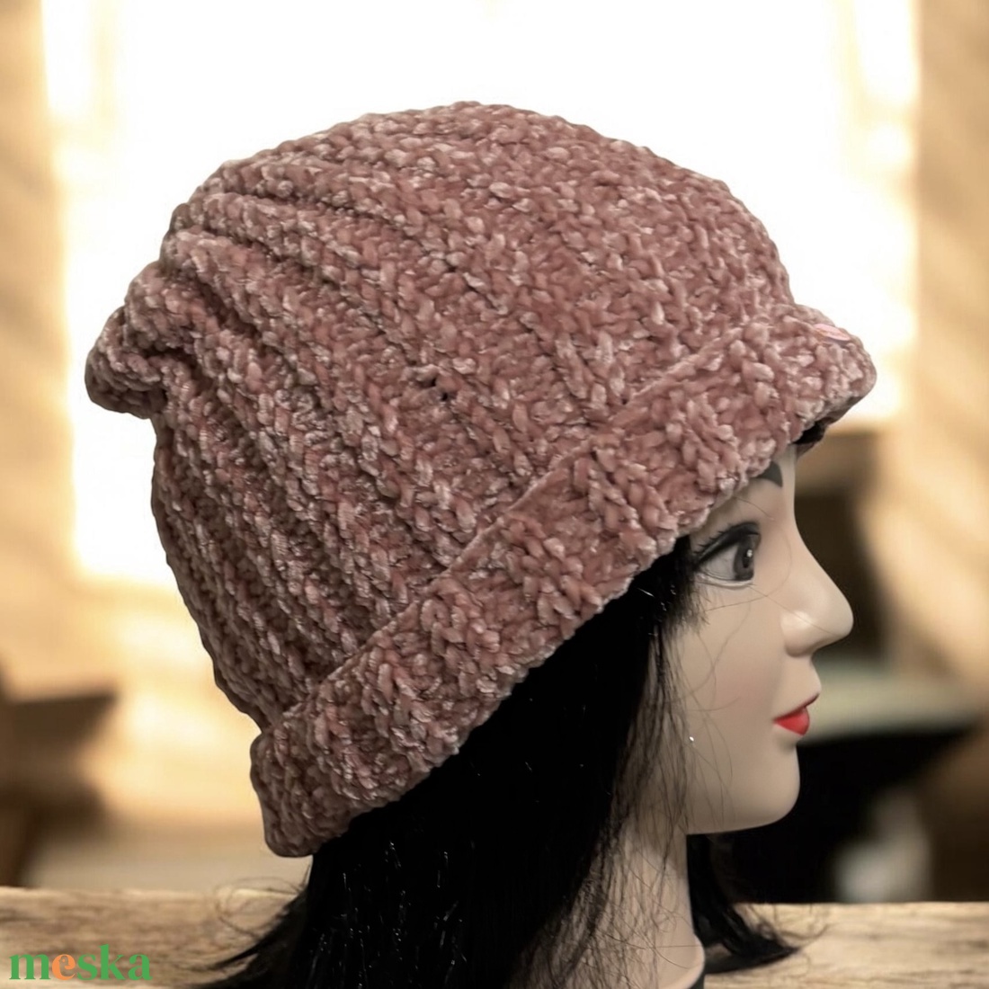 Kézzel kötött finom zsenília fonalból készült női sapka 5714628 - ruha & divat - sál, sapka, kendő - sapka - Meska.hu