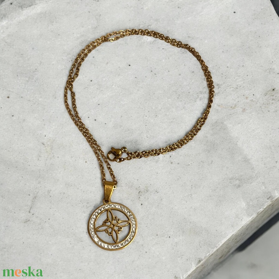 Nemesacél kelta csomó szimbólum cirkónia kristályokkal medálos nyaklánc ajándékdobozzal  - ékszer - nyaklánc - medálos nyaklánc - Meska.hu