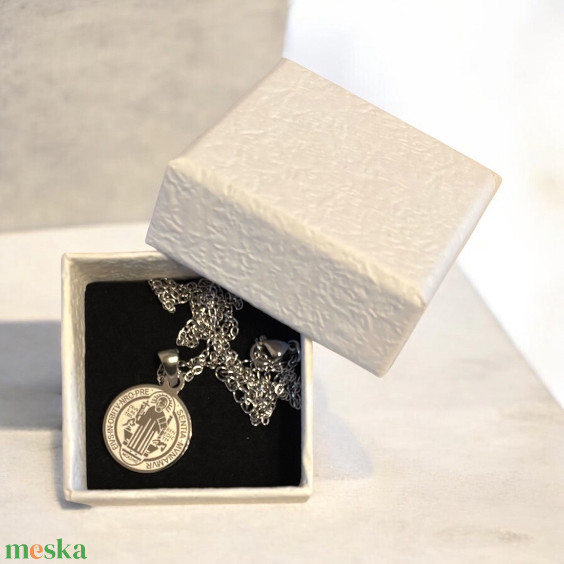 Nemesacél Szent Benedek medálos nyaklánc ajándékdobozzal 5714609 - ékszer - nyaklánc - medálos nyaklánc - Meska.hu