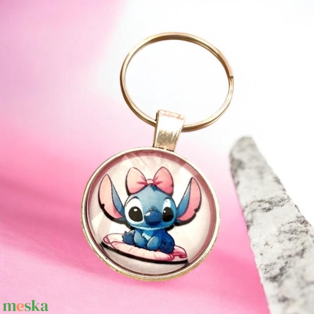 Üveglencsés fém kulcstartó - Stitch - táska & tok - kulcstartó & táskadísz - kulcstartó - Meska.hu