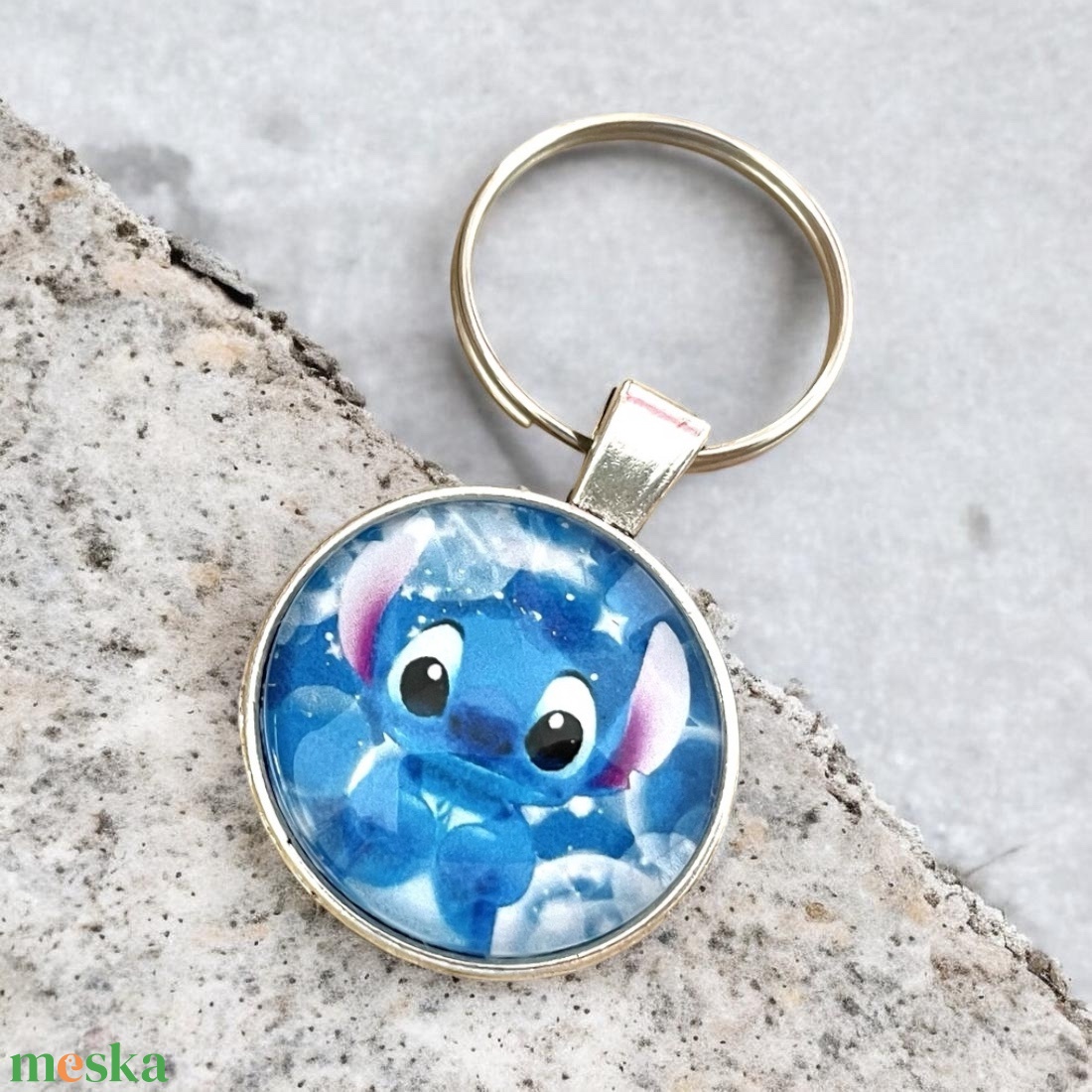 Üveglencsés fém kulcstartó - Stitch - táska & tok - kulcstartó & táskadísz - kulcstartó - Meska.hu