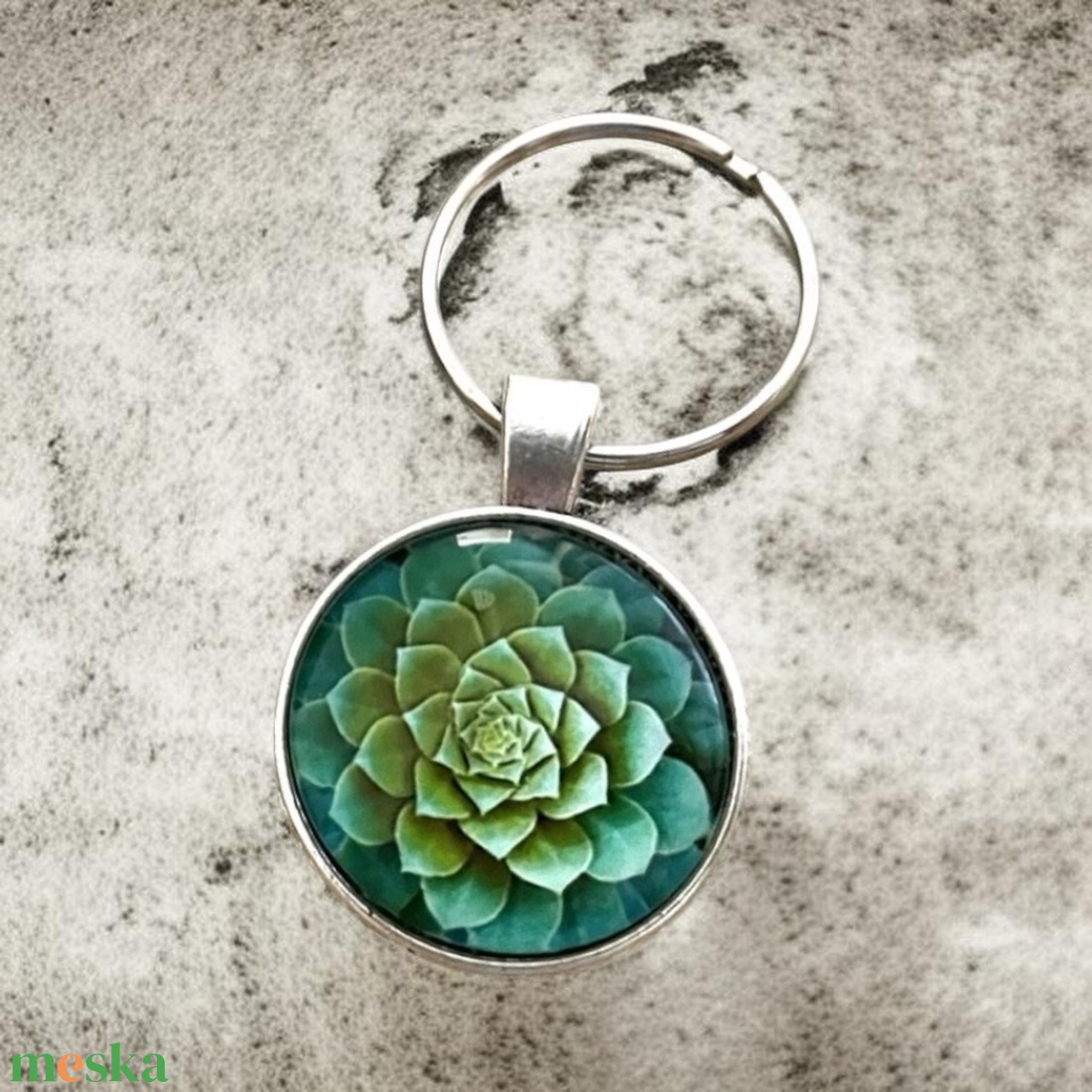 Üveglencsés fém kulcstartó - Virág zöld kövirózsa - táska & tok - kulcstartó & táskadísz - kulcstartó - Meska.hu