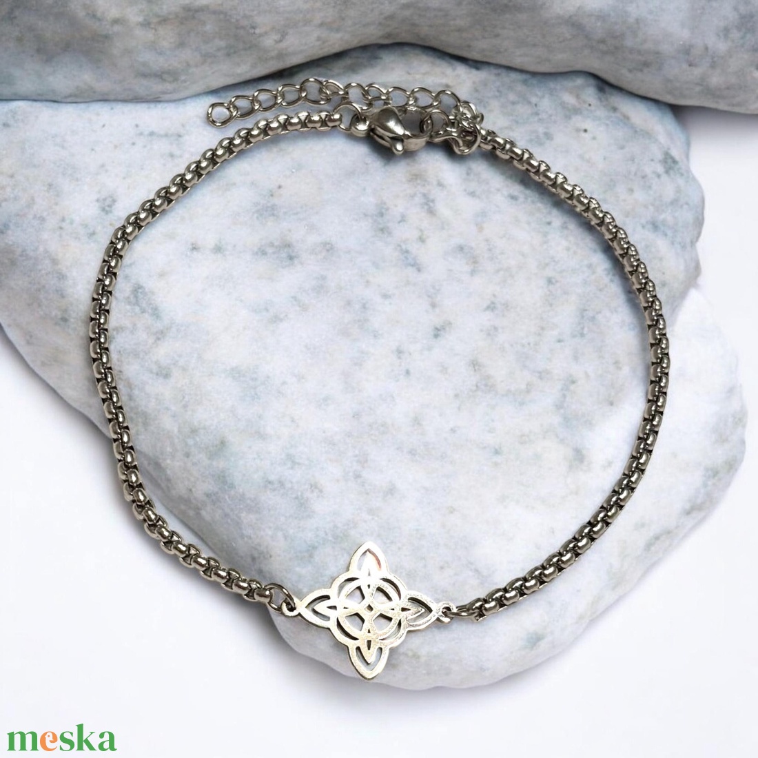 Ezüst színű nemesacél kelta csomó szimbólum karkötő - ékszer - karkötő - lánc karkötő - Meska.hu