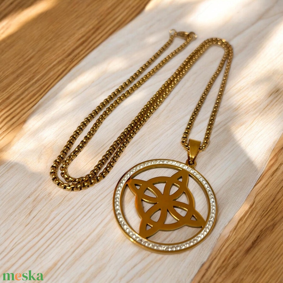 Nemesacél kerek kelta csomó szimbólum cirkónia kristályokkal medálos nyaklánc ajándékdobozzal  - ékszer - nyaklánc - medálos nyaklánc - Meska.hu