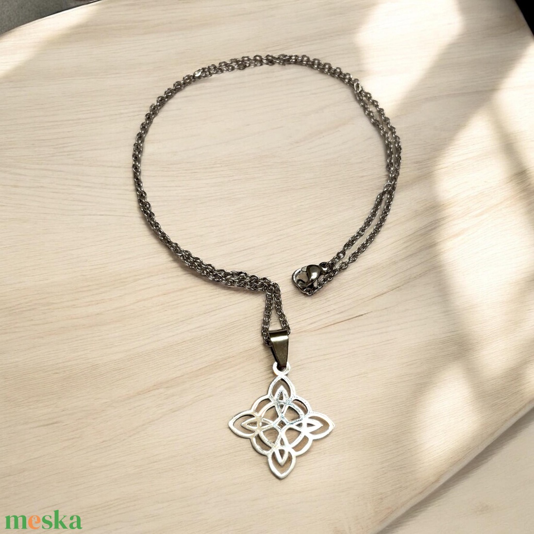 Nemesacél kelta csomó szimbólum medálos nyaklánc ajándékdobozzal ezüst - ékszer - nyaklánc - medálos nyaklánc - Meska.hu