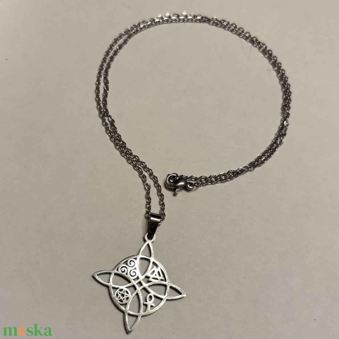 Nemesacél kelta csomó szimbólum medálos nyaklánc ajándékdobozzal ezüst - ékszer - nyaklánc - medálos nyaklánc - Meska.hu