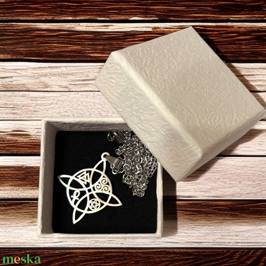 Nemesacél kelta csomó szimbólum medálos nyaklánc ajándékdobozzal ezüst - ékszer - nyaklánc - medálos nyaklánc - Meska.hu