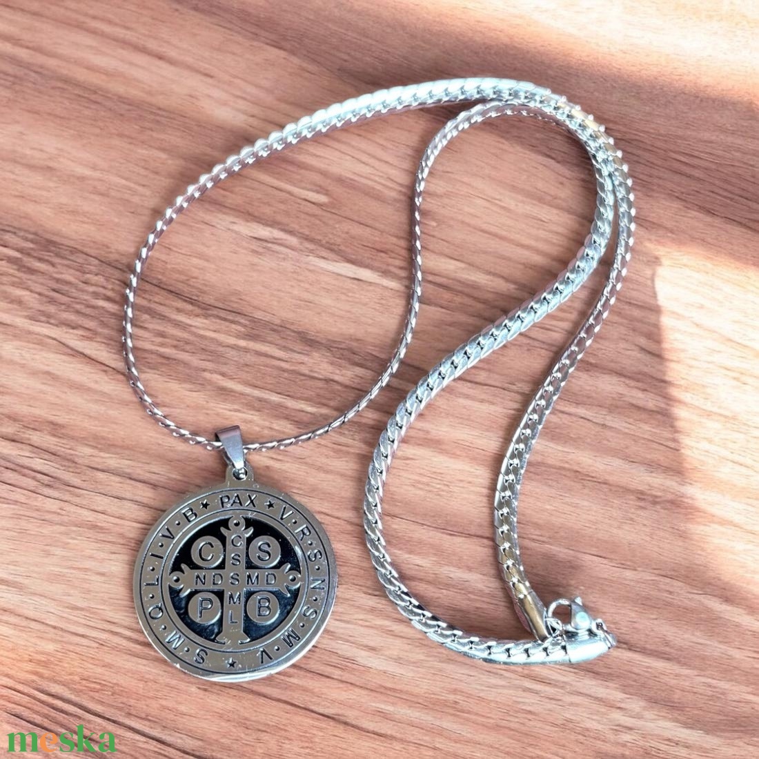 Ezüst színű férfi kétoldalas nemesacél Szent Benedek medál nemesacél láncon ajándékdobozzal - ékszer - nyaklánc - medálos nyaklánc - Meska.hu