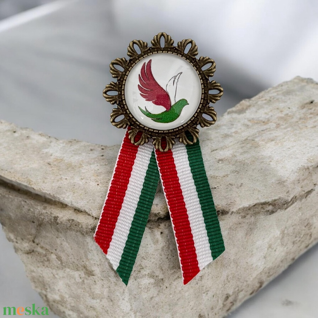 Üveglencsés kokárda március 15 madár szabadság nemzeti - ékszer - kitűző és bross - Meska.hu