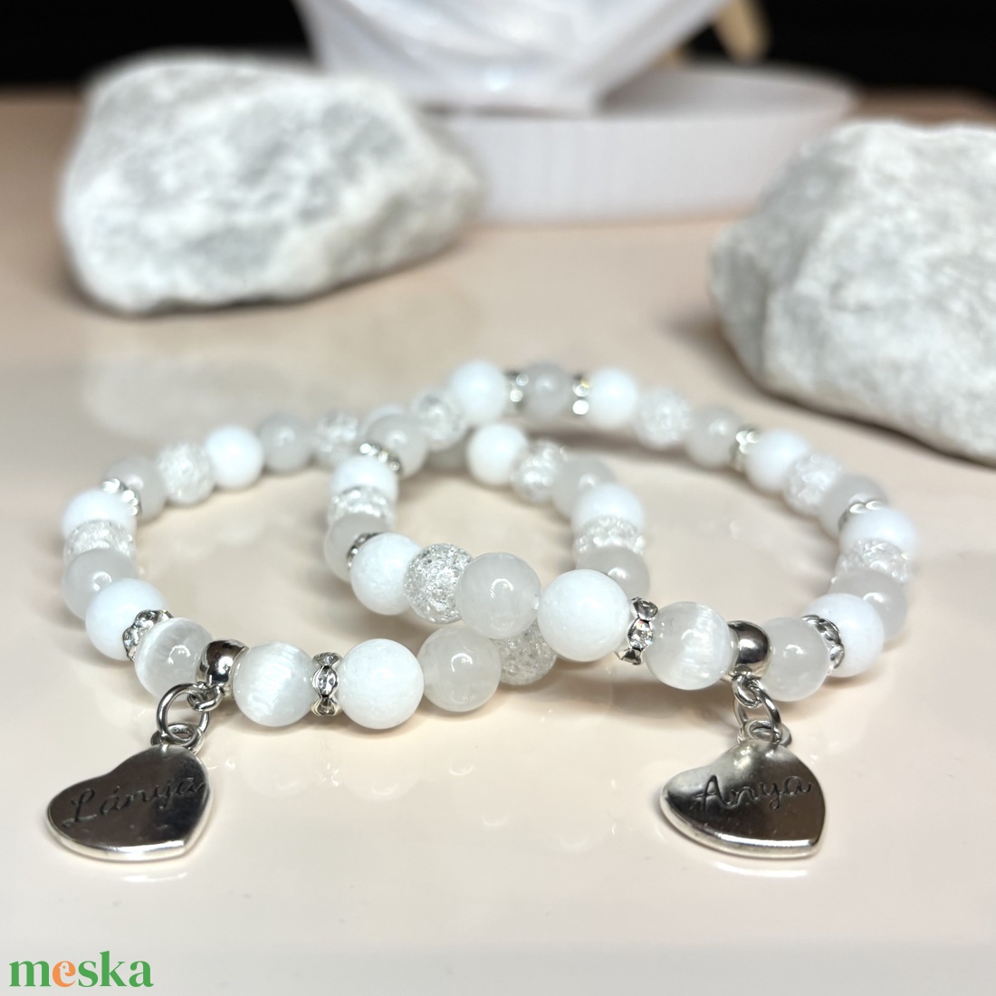 Anyák napja két darabos Anya Lánya ásvány karkötő szett díszdobozban magyar feliratos szív medállal - ruha & divat - páros szett - anya-lánya szett - Meska.hu