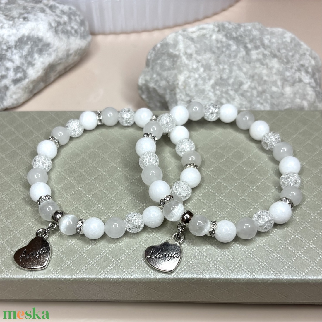 Anyák napja két darabos Anya Lánya ásvány karkötő szett díszdobozban magyar feliratos szív medállal - ruha & divat - páros szett - anya-lánya szett - Meska.hu