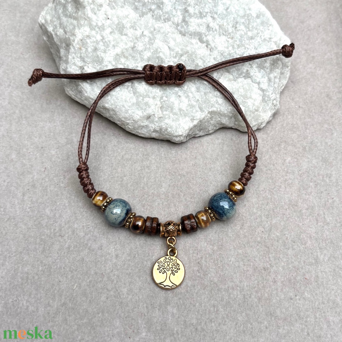 Csomózott makramé állítható méretű karkötő életfa charm - ékszer - karkötő - fonott karkötő - Meska.hu