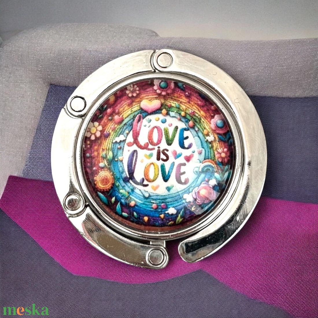 Love is love szivárvány mintázatú Üveglencsés Táska Akasztó Táskaakasztó 5667487 - táska & tok - kulcstartó & táskadísz - táskaakasztó - Meska.hu