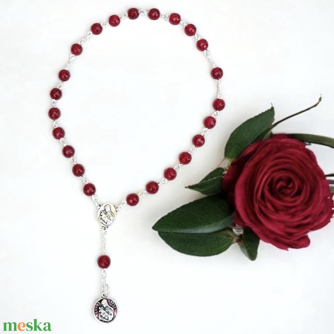 Speciális Szent Rita csiszolt vörös kalcedon ásvány rózsafüzér ajándékdobozzal - otthon & életmód - vallás - lánc & füzér - Meska.hu