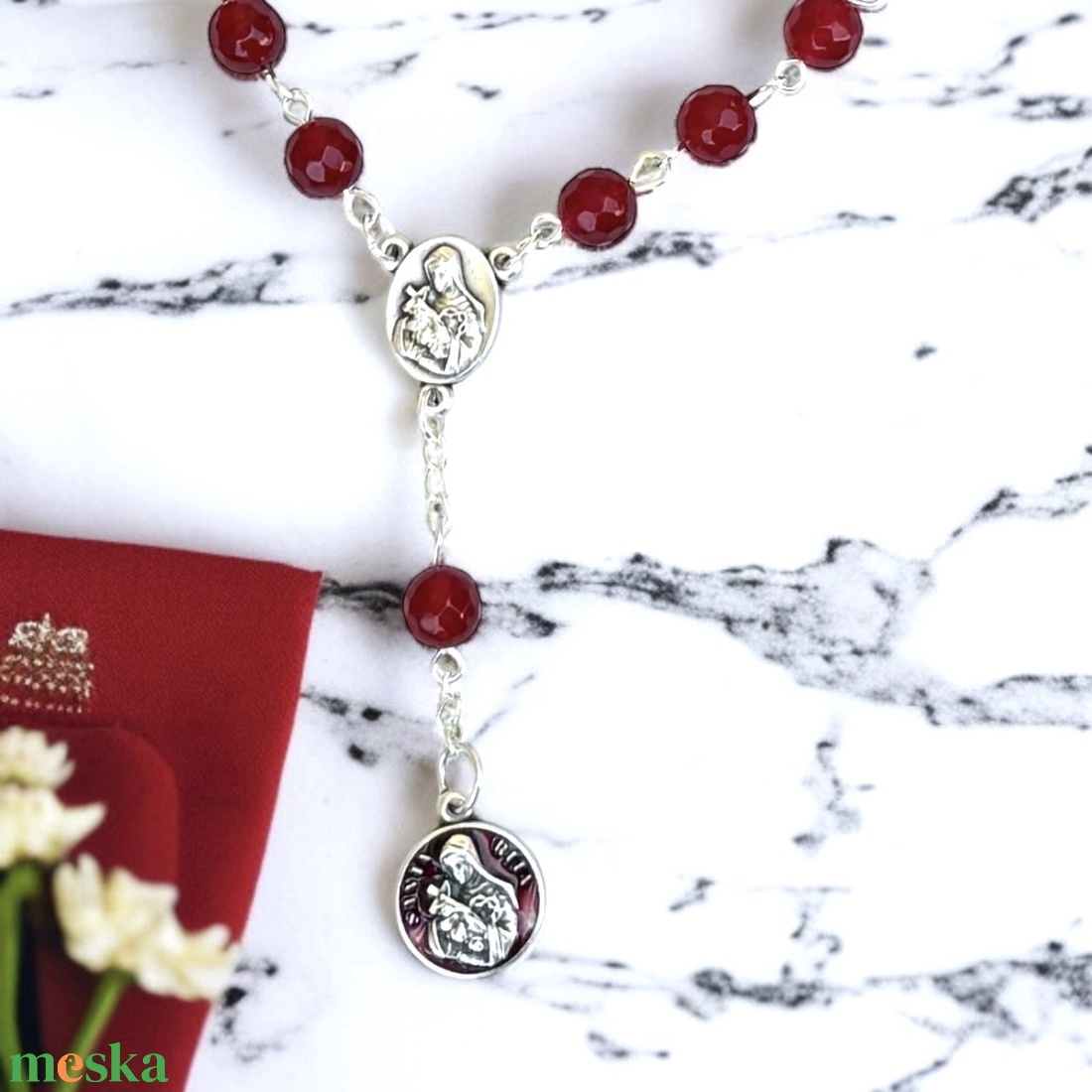 Speciális Szent Rita csiszolt vörös kalcedon ásvány rózsafüzér ajándékdobozzal - otthon & életmód - vallás - lánc & füzér - Meska.hu