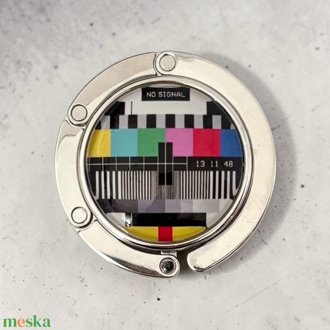 Retro No Signal Adásszünet színes mintázatú Üveglencsés Táska Akasztó Táskaakasztó - táska & tok - kulcstartó & táskadísz - táskaakasztó - Meska.hu