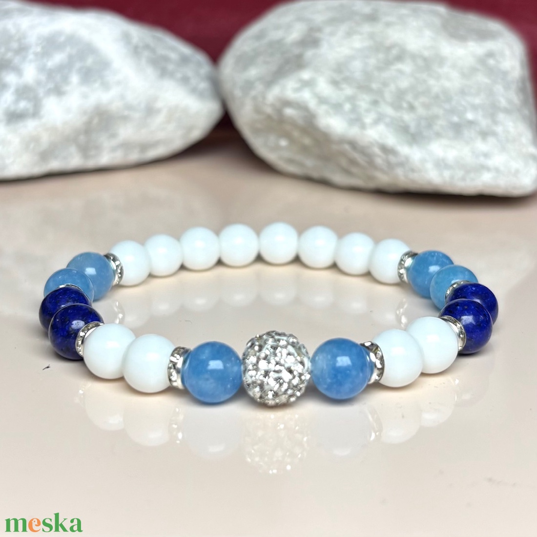 Örömanya szülőköszöntő ajándék ásvány karkötő shamballa dísszel díszdobozban kísérő szöveggel kék fehér - esküvő - emlék & ajándék - szülőköszöntő ajándék - Meska.hu