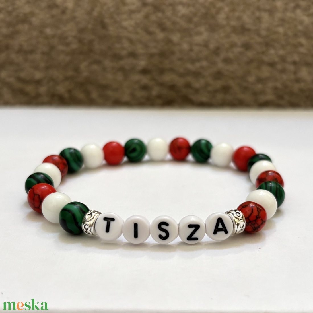 Késztermék! Magyar nemzeti színű ásvány karkötő TISZA felirattal 17,5-18 cm - ékszer - karkötő - ásványkarkötő - Meska.hu