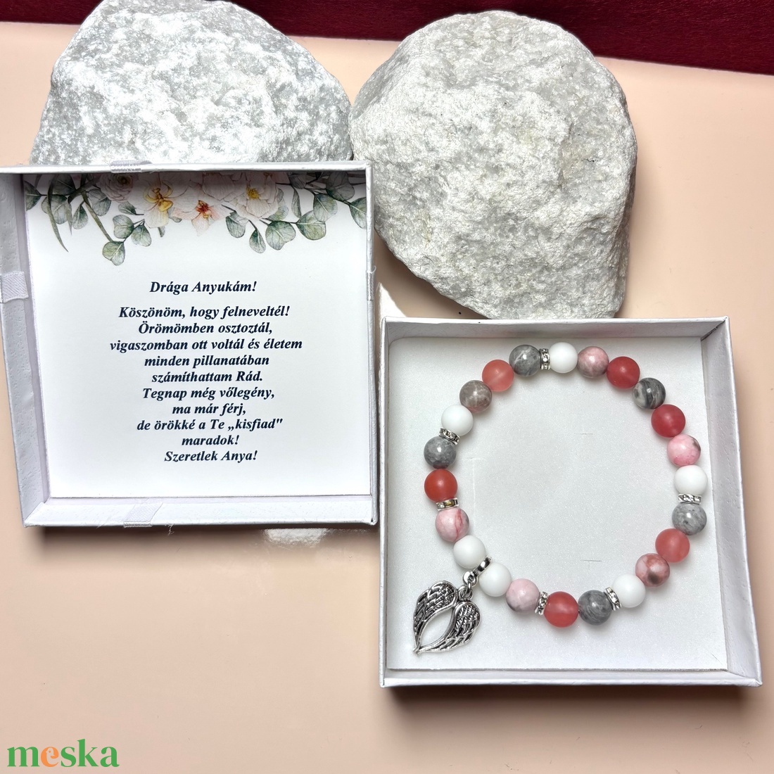 Örömanya szülőköszöntő ajándék ásvány karkötő angyalszárny medállal díszdobozban kísérő szöveggel - esküvő - emlék & ajándék - szülőköszöntő ajándék - Meska.hu