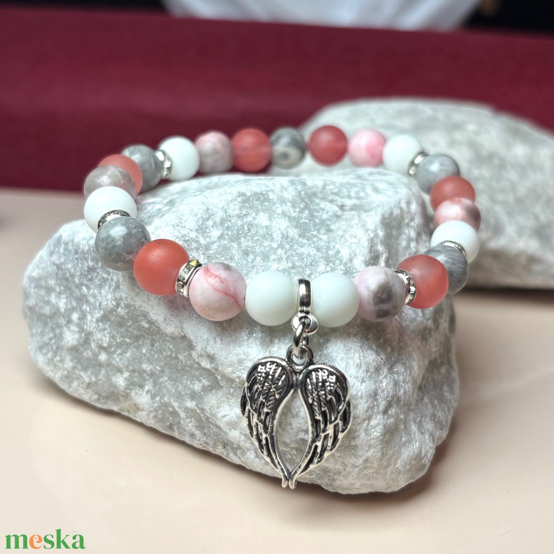 Örömanya szülőköszöntő ajándék ásvány karkötő angyalszárny medállal díszdobozban kísérő szöveggel - esküvő - emlék & ajándék - szülőköszöntő ajándék - Meska.hu