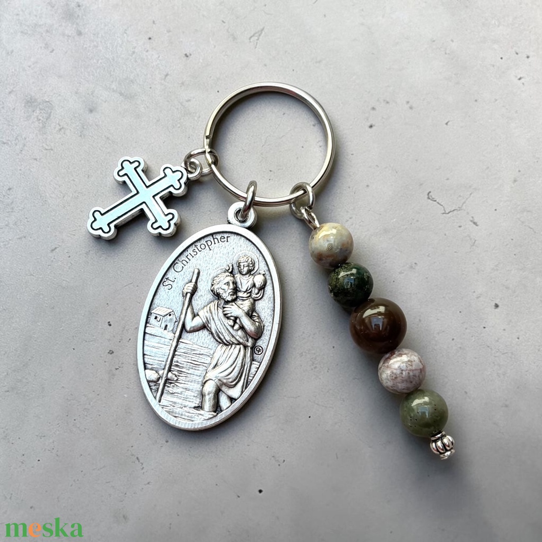 Szent Kristóf védelmező amulett kulcstartó indiai achát ásványgyöngyökkel kereszt charm medállal 001 - táska & tok - kulcstartó & táskadísz - kulcstartó - Meska.hu