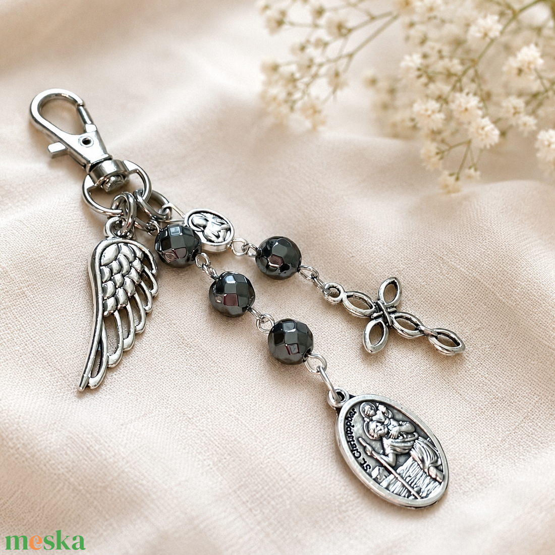 Szent Kristóf védelmező amulett kulcstartó táskadísz fazettált hematit ásványgyöngyökből - táska & tok - kulcstartó & táskadísz - kulcstartó - Meska.hu