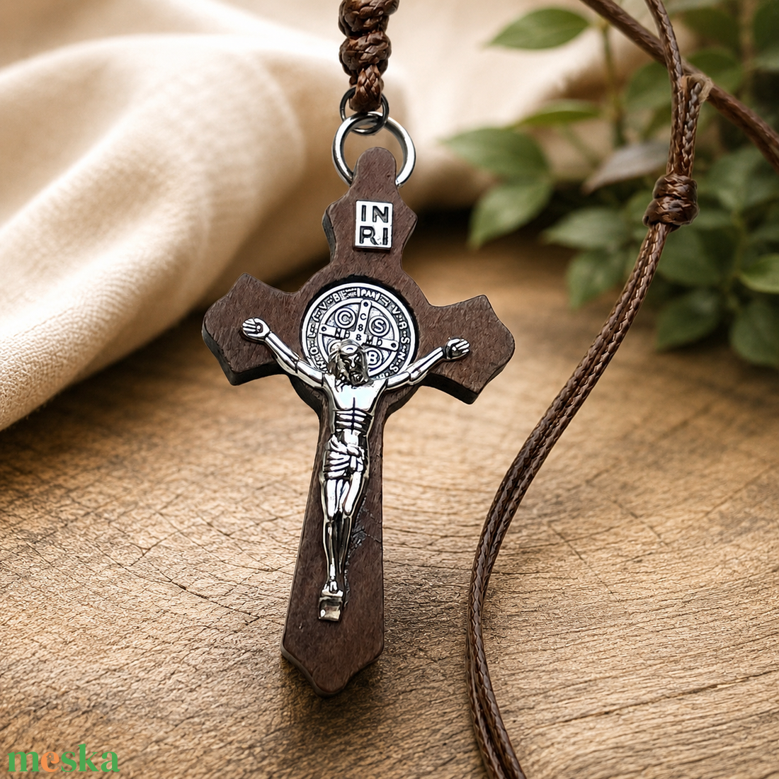 Szent Benedek keresztes amulett talizmán állítható méretű csomózott nyakláncon 5558553 - ékszer - nyaklánc - medálos nyaklánc - Meska.hu