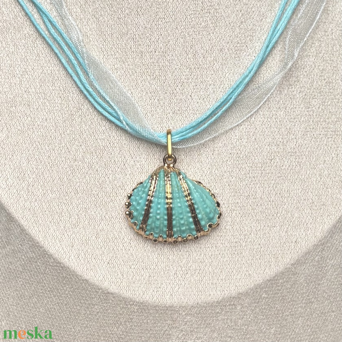 Türkiz Kagyló medál szalagzsinóros nyaklánccal  - ékszer - nyaklánc - medálos nyaklánc - Meska.hu