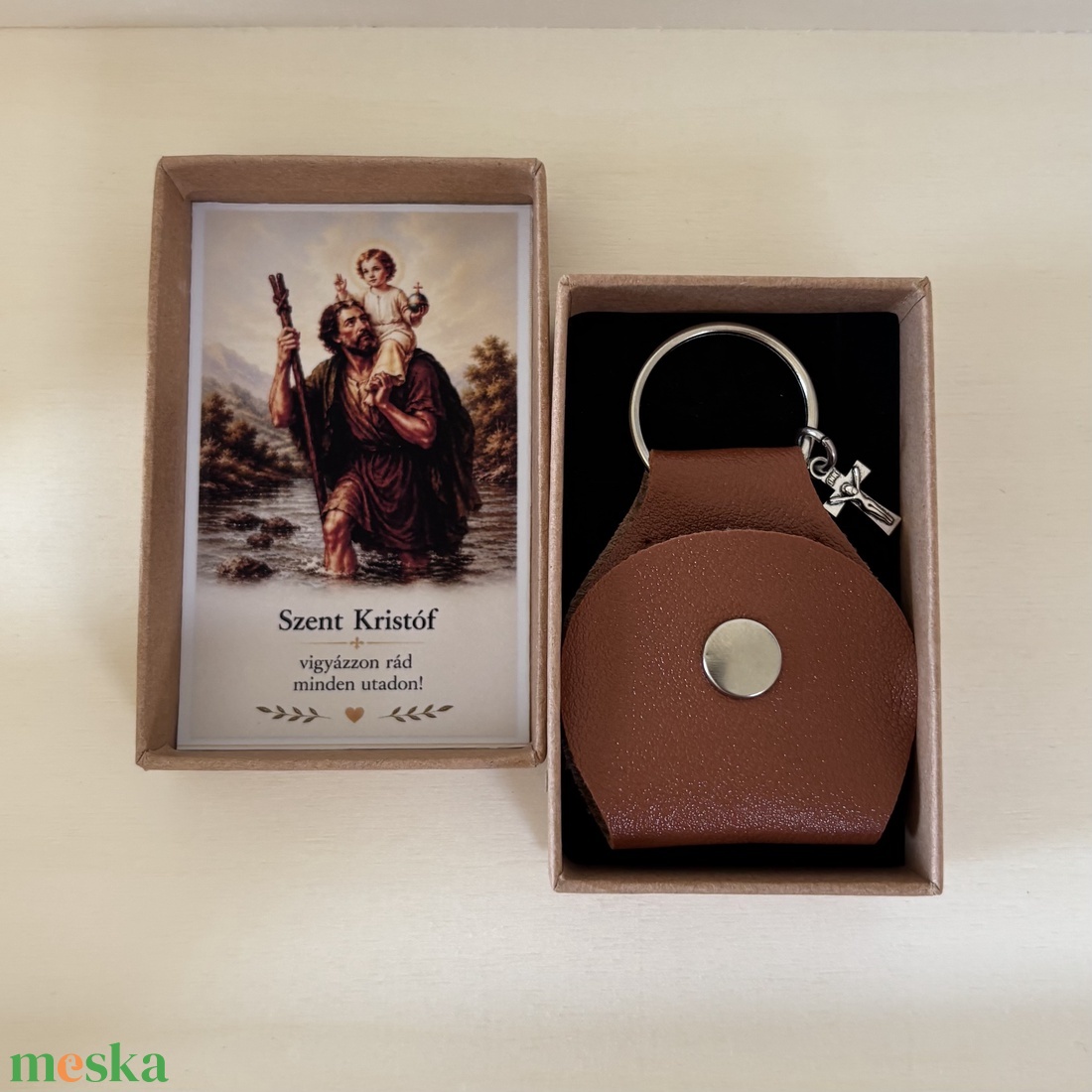 Szent Kristóf autós kulcstartó érem kis tartóban díszdobozban ajándékkísérővel  barna 001 - táska & tok - kulcstartó & táskadísz - kulcstartó - Meska.hu