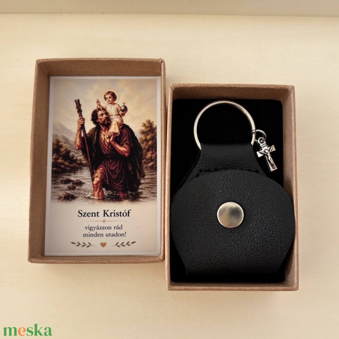 Szent Kristóf autós kulcstartó érem kis tartóban díszdobozban ajándékkísérővel  fekete 002 - táska & tok - kulcstartó & táskadísz - kulcstartó - Meska.hu