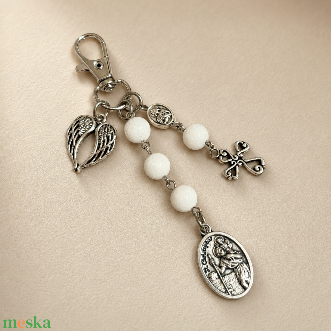 Szent Kristóf védelmező amulett kulcstartó táskadísz fehér tejkvarc ásványgyöngyökből - táska & tok - kulcstartó & táskadísz - kulcstartó - Meska.hu