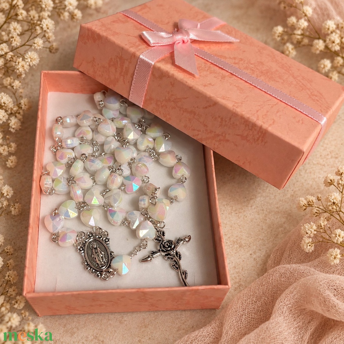 Keresztelő elsőáldozás ajándék rózsafüzér díszdobozban kísérő szöveggel lány gyermeknek fehér szív csiszolt - baba - mama - keresztelő kellékek - keresztelőajándékok - Meska.hu