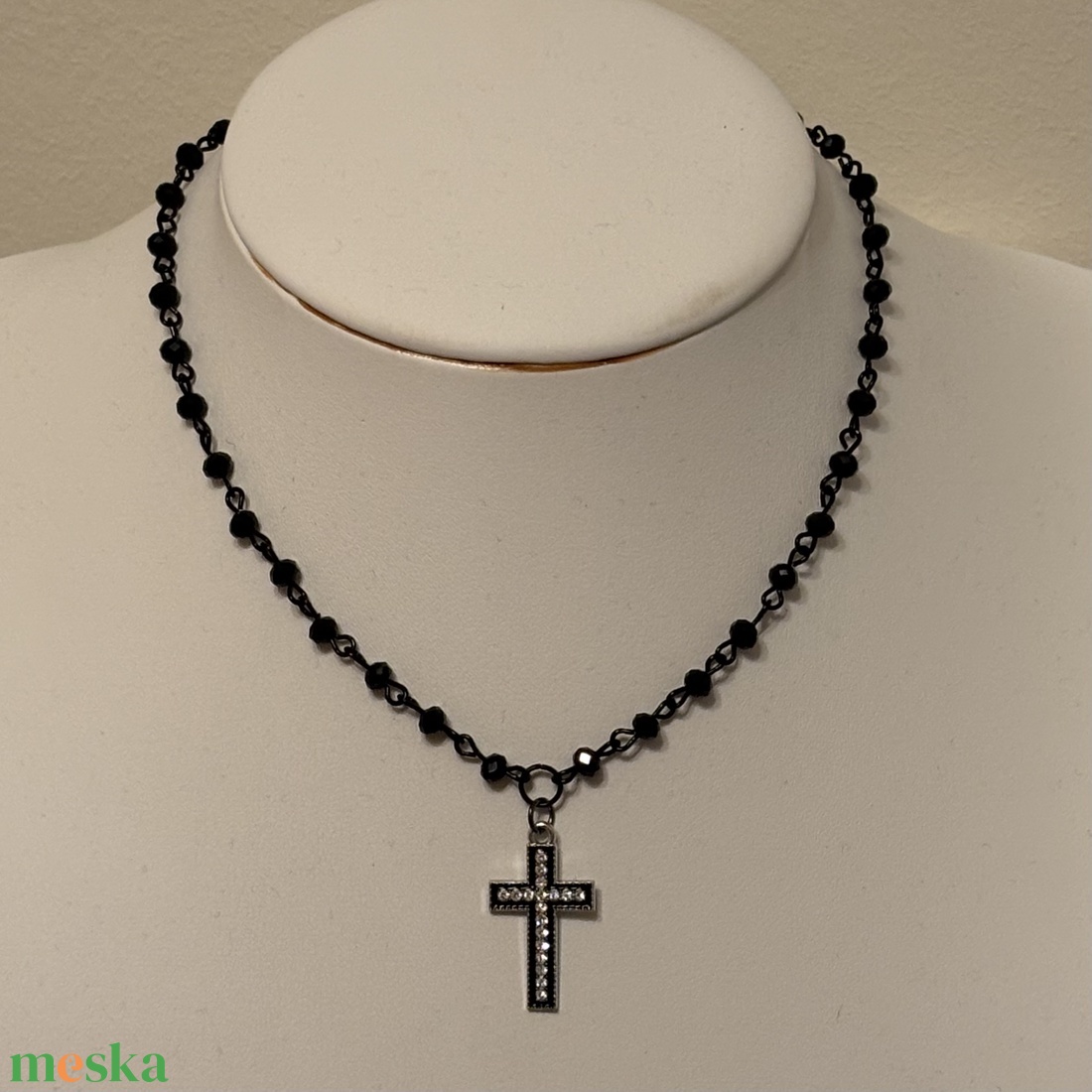 Fekete csiszolt kristálygyöngy choker nyaklánc cirkónia köves fekete kereszt medállal - ékszer - nyaklánc - medálos nyaklánc - Meska.hu