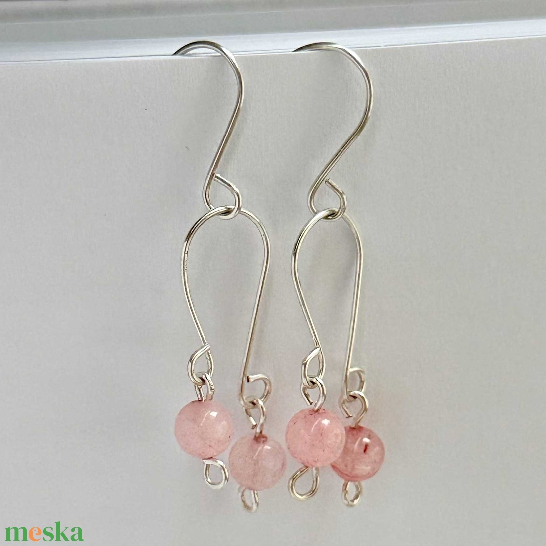 Lógós fülbevaló rózskvarccal - ékszer - fülbevaló - lógó fülbevaló - Meska.hu