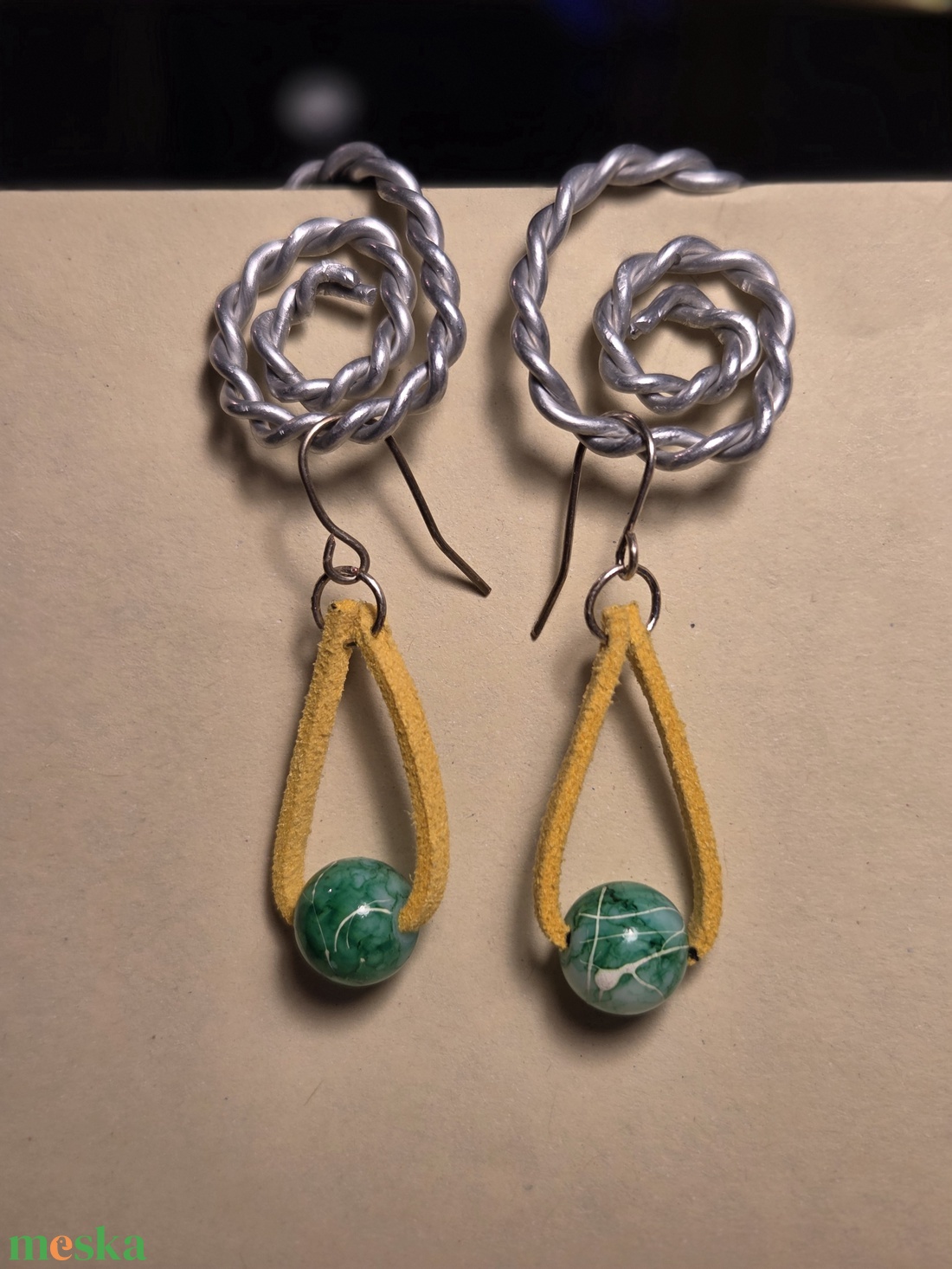 Bőr lógó fülbevaló - ékszer - fülbevaló - lógó fülbevaló - Meska.hu