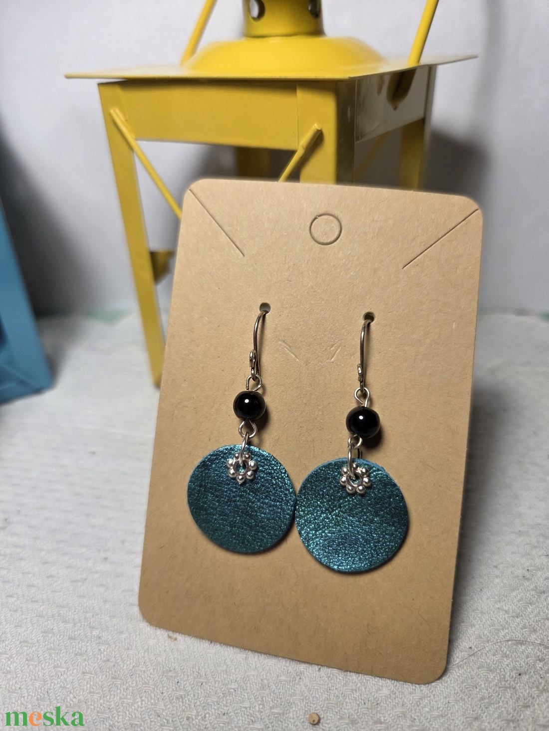 Bőr lógó fülbevaló - ékszer - fülbevaló - lógó fülbevaló - Meska.hu