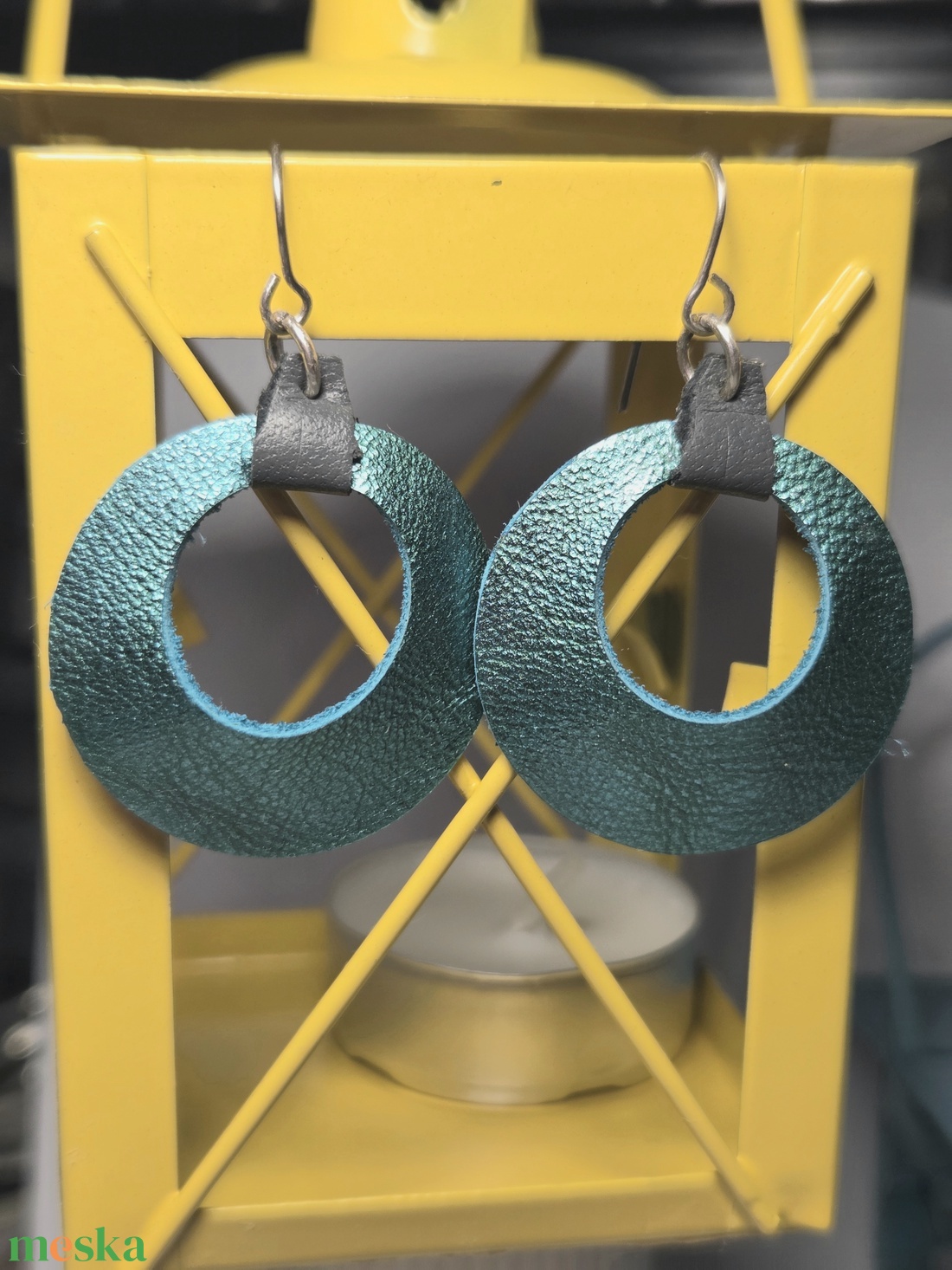 Bőr lógó fülbevaló - ékszer - fülbevaló - lógó fülbevaló - Meska.hu