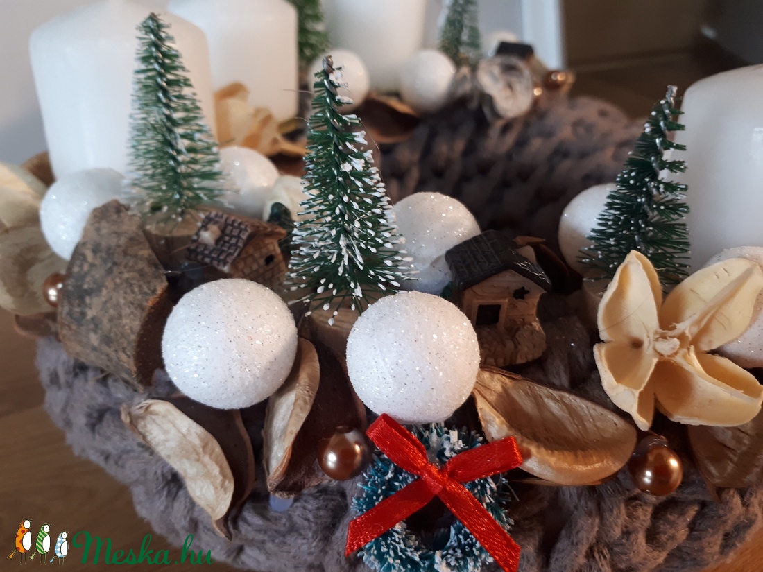 Adventi koszorú Horgolt Alapon - karácsony - adventi díszek - adventi ablakdekoráció - Meska.hu
