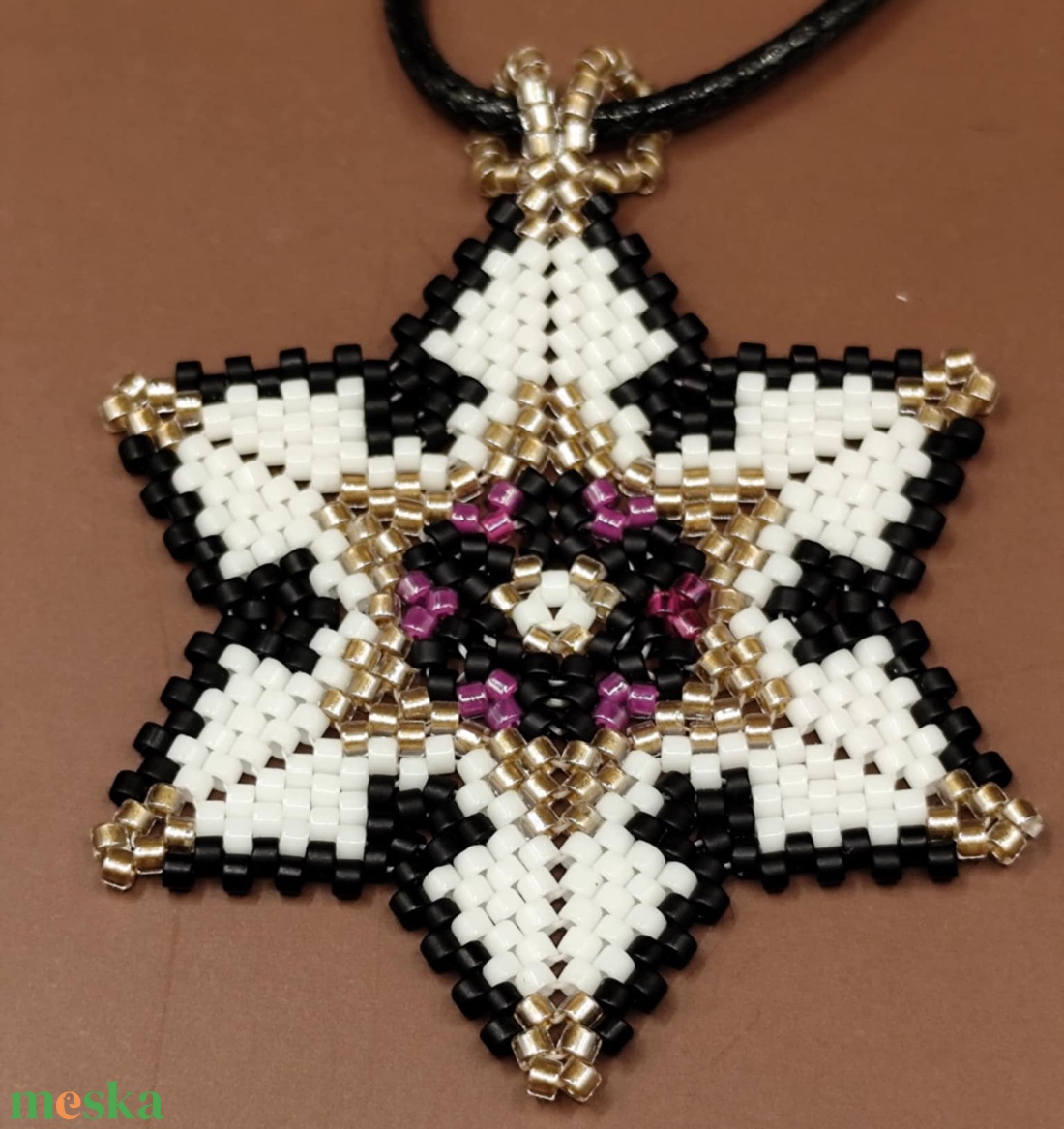 Lila csillagvirág medál - ékszer - nyaklánc - gyöngyös nyaklánc - Meska.hu