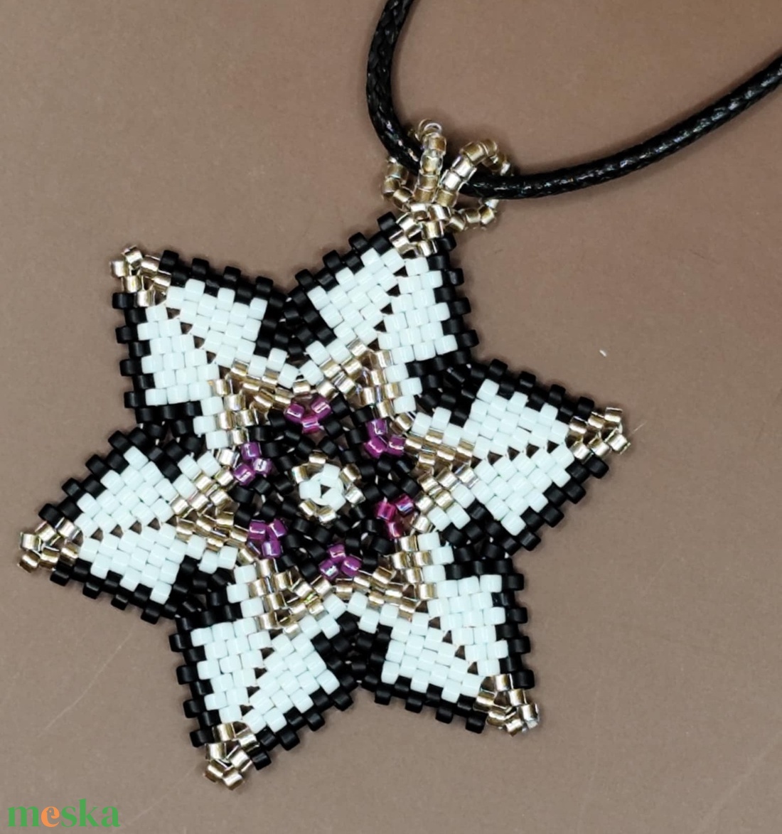 Lila csillagvirág medál - ékszer - nyaklánc - gyöngyös nyaklánc - Meska.hu