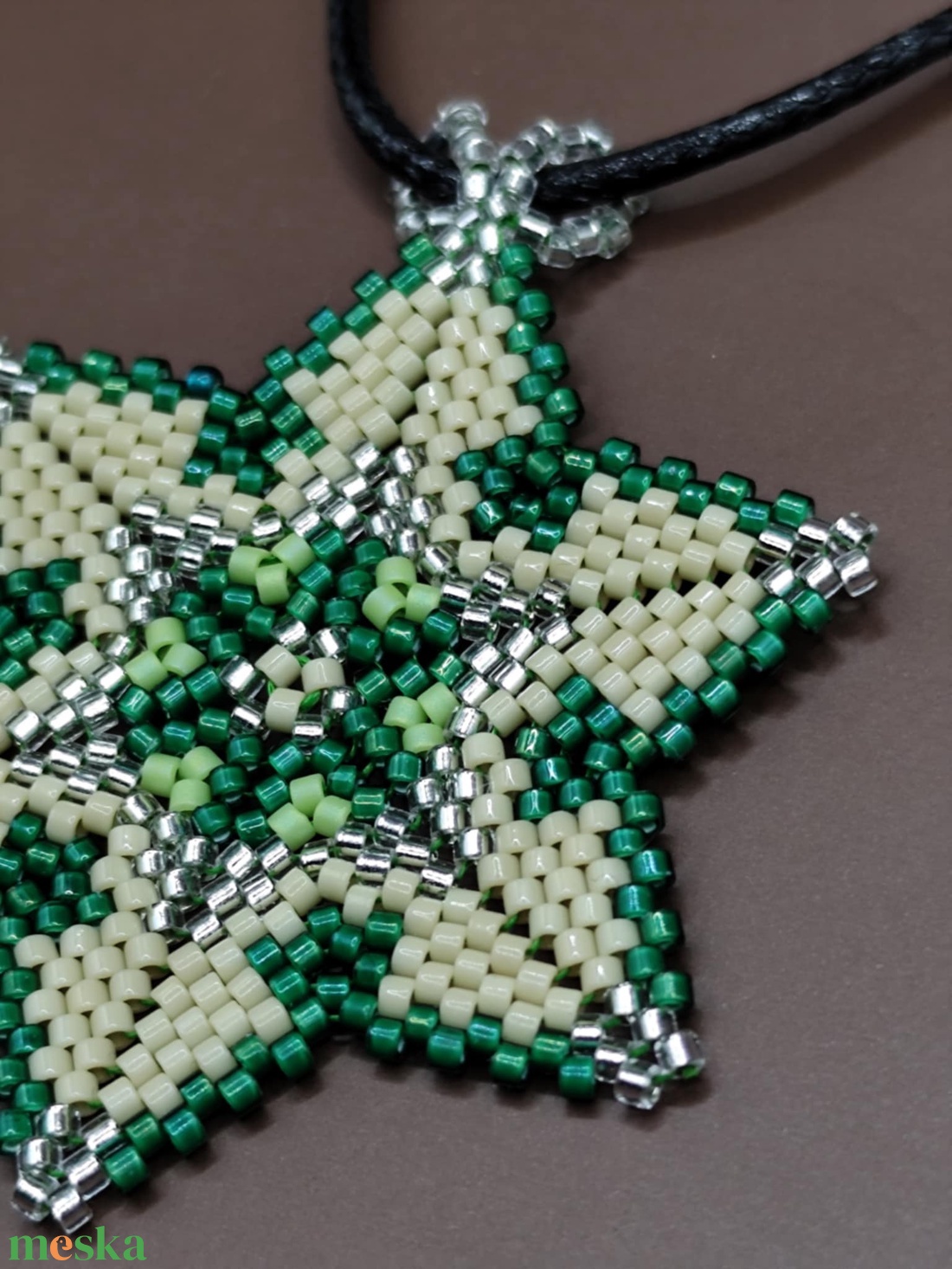 Zöld csillagvirág medál - ékszer - nyaklánc - gyöngyös nyaklánc - Meska.hu