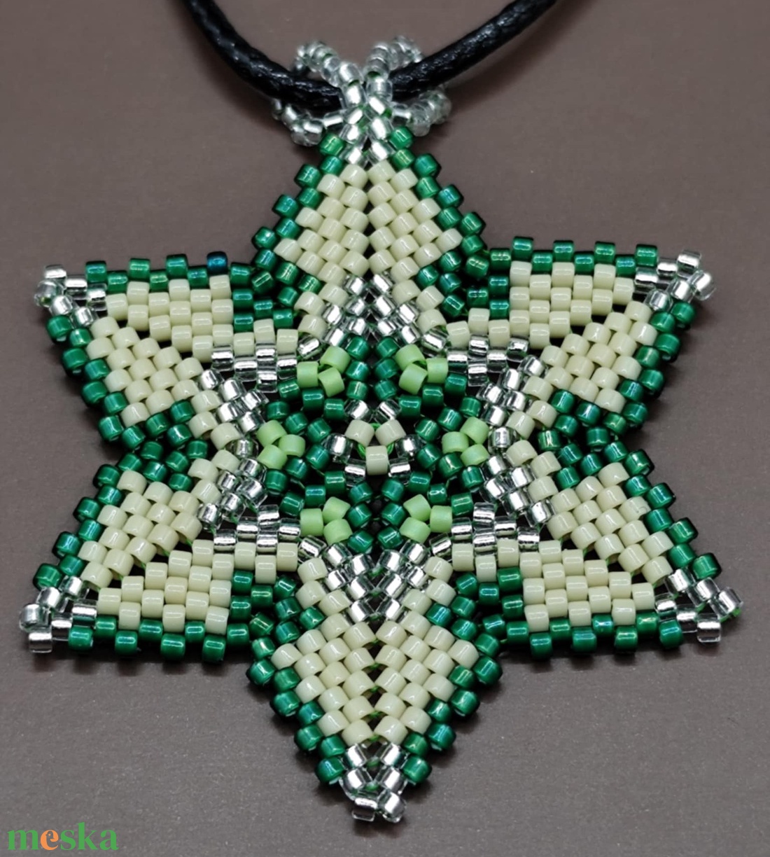 Zöld csillagvirág medál - ékszer - nyaklánc - gyöngyös nyaklánc - Meska.hu