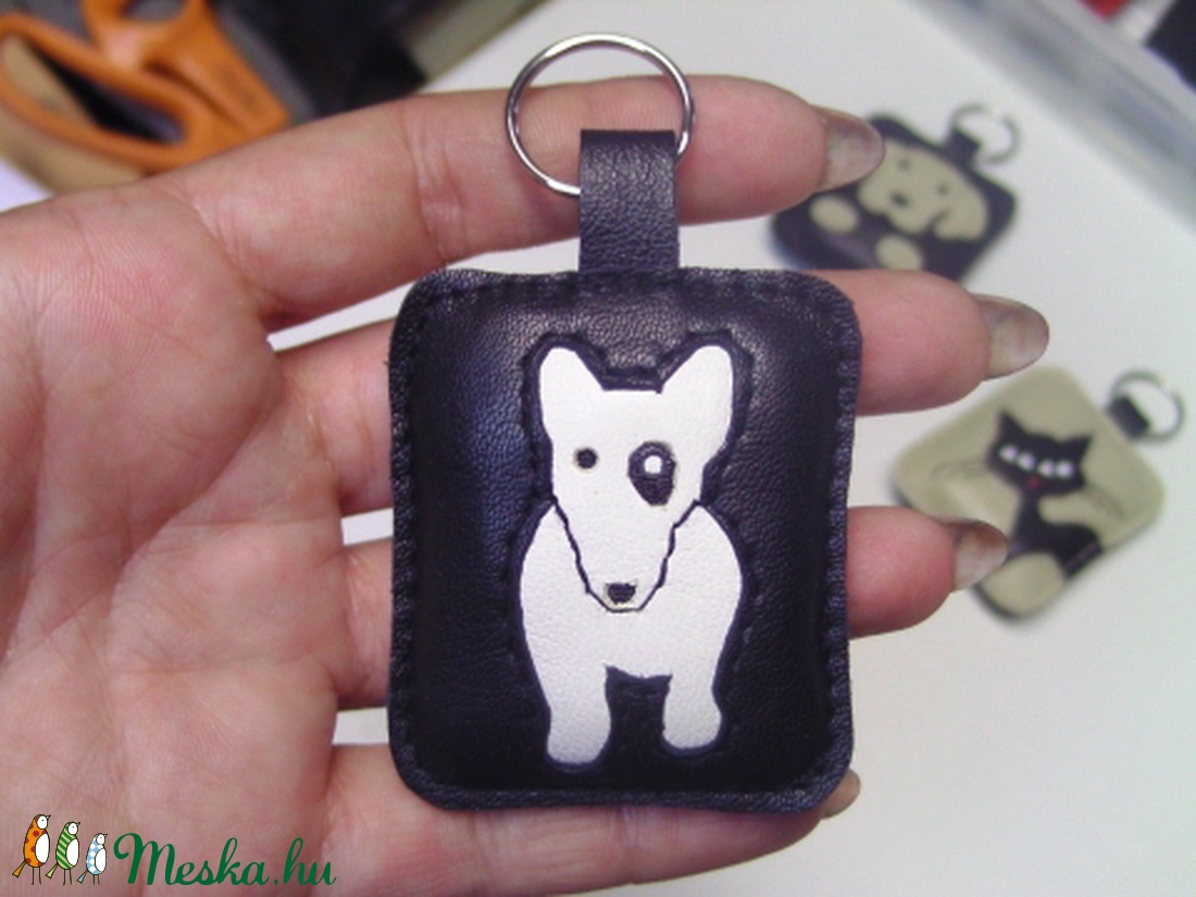 Bullterrier  kutyus bőrkulcstartó -  - Meska.hu