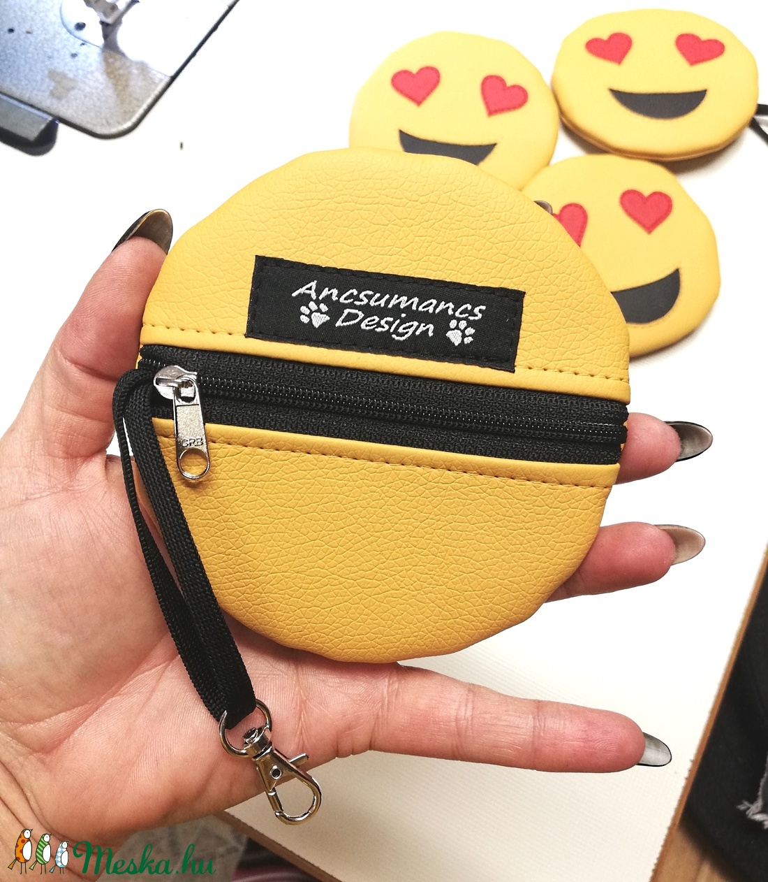 Emoji textilbőr kulcscsomótartó,kis tartóka,A szerelmes - - Meska.hu Emoji textilbőr kulcscsomótartó,kis tartóka,A szerelmes - - Meska.hu