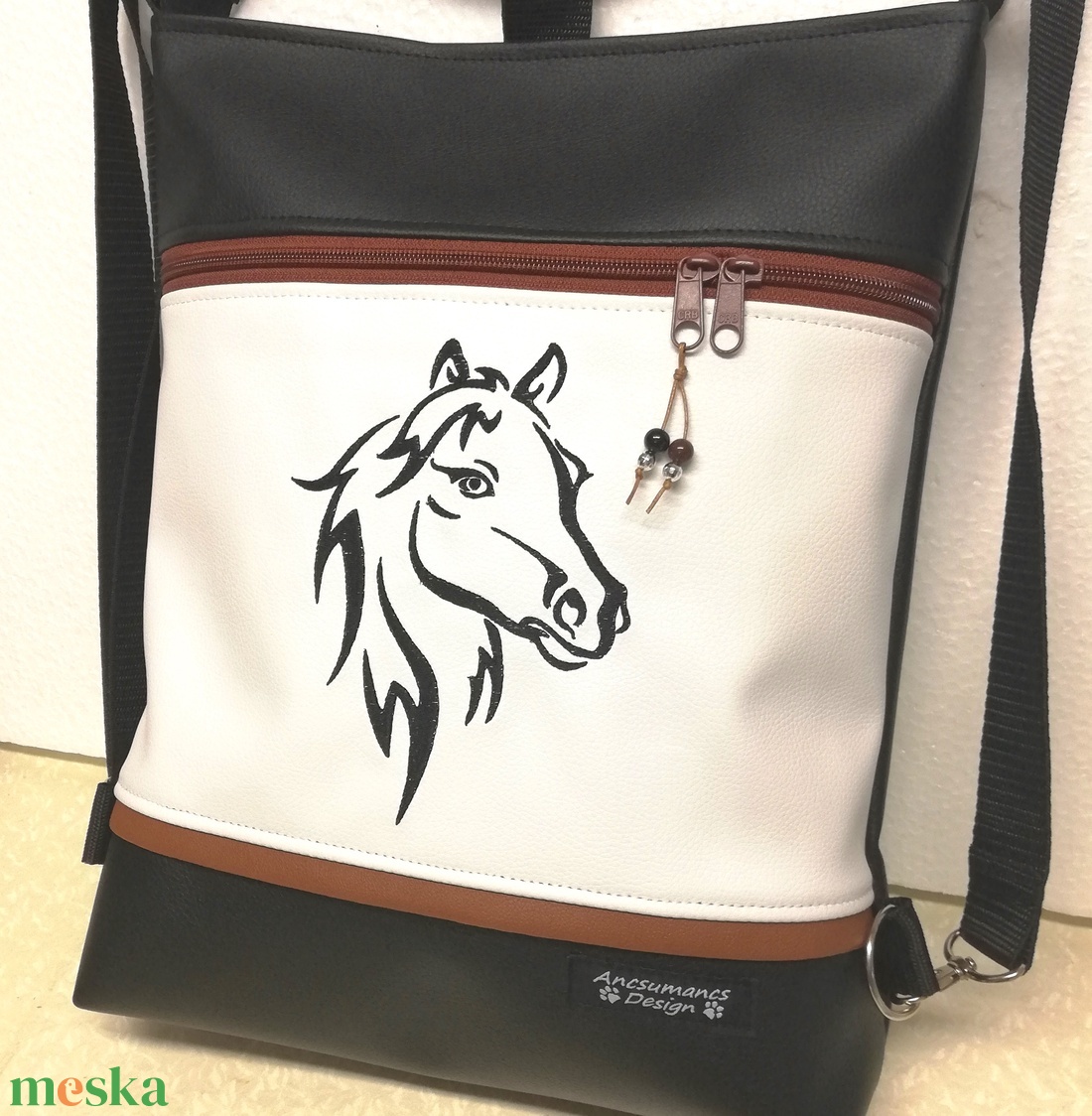 3in1 hímzett lovas női hátizsák divattáska oldaltáska fekete-fehér - táska & tok - variálható táska - Meska.hu