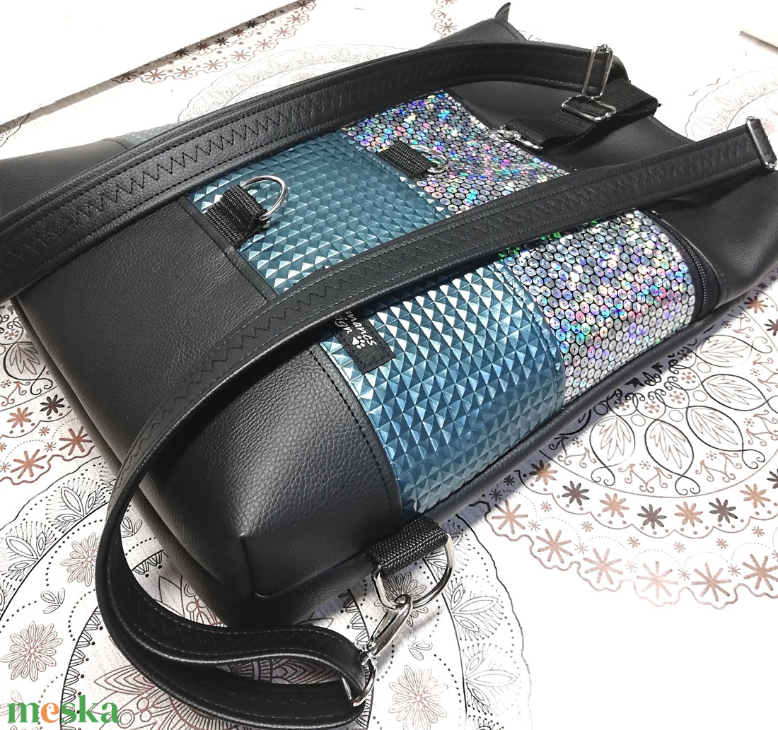 Roll top univerzális táska hátizsák fekete-türkíz-hologram - táska & tok - hátizsák - roll top hátizsák - Meska.hu