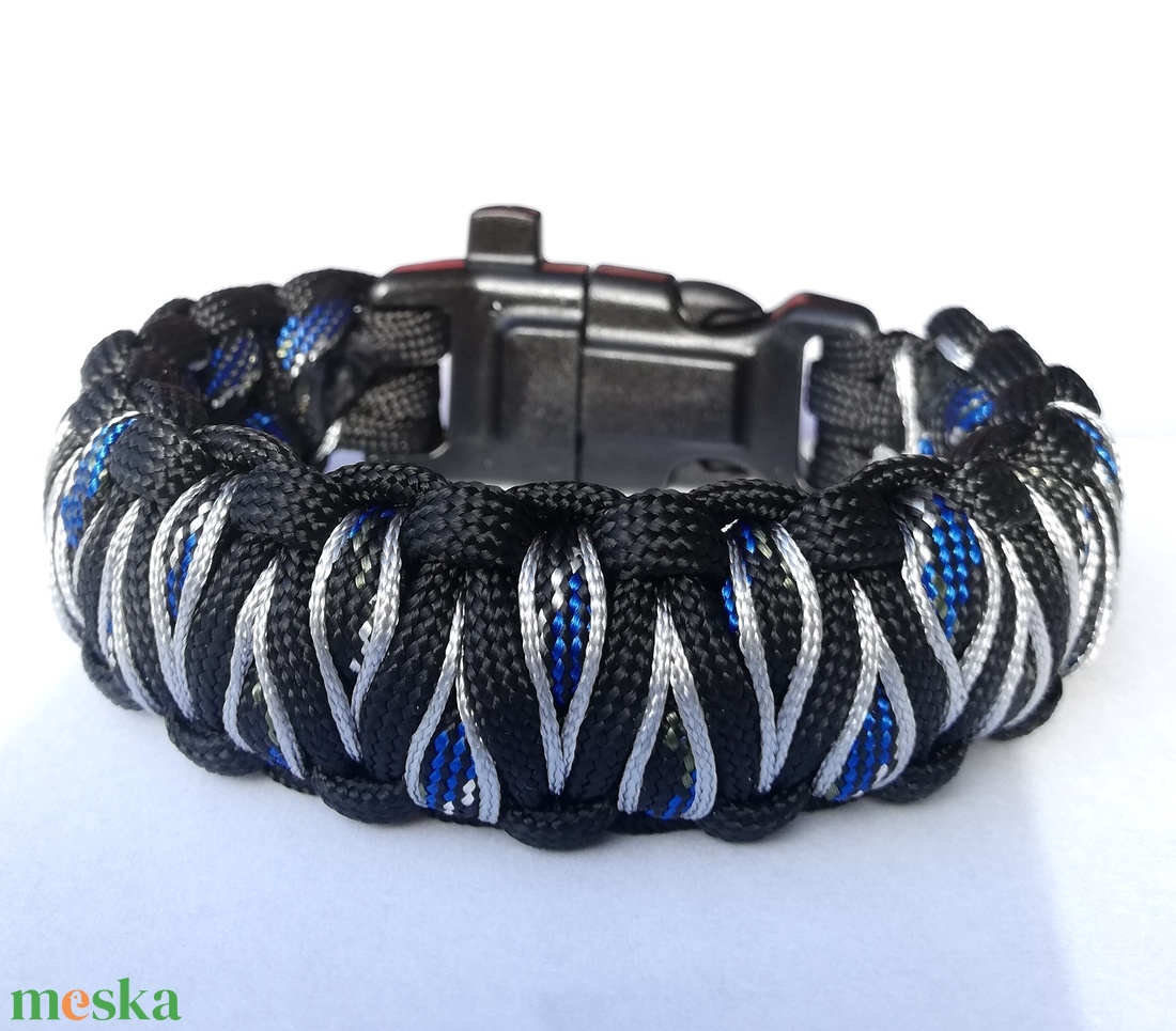 Taktikai túlélő paracord karkötő 3 funkciós csattal DRAGON EYE fekete-kék-antik ezüst (felnőtt M méret) - ékszer - karkötő - fonott karkötő - Meska.hu Taktikai túlélő paracord karkötő 3 funkciós csattal DRAGON EYE fekete-kék-antik ezüst (felnőtt M méret) - ékszer - karkötő - fonott karkötő - Meska.hu